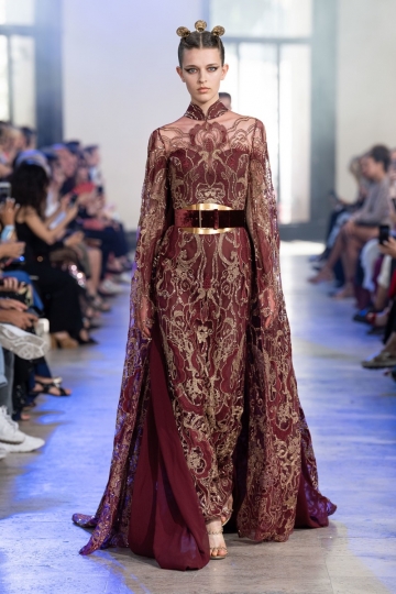 And another very nice show opening for Merel Zoet for Elie Saab Couture Fall 2019 