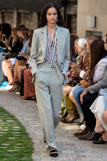 Nikki Vonsee in elegant looks for Roland Mouret SS 2020 
