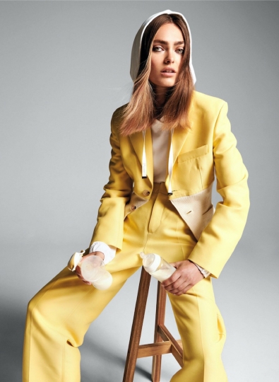 Sophie Vlaming in an elegant working mum story for Instyle, Photographer Jouke Bos, Stylist Julia Zirpil, Make-up Elise Hamann, Hair Siko van Berkel 