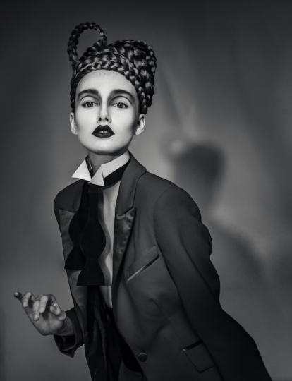 Very impressive story Jeska Kwakernaak for Mirror Mirror,&nbsp; Photographer Chris Philippo, Stylist Frans Ankoné, Make-up Sandra Gover, Hair Ilham Mestour 