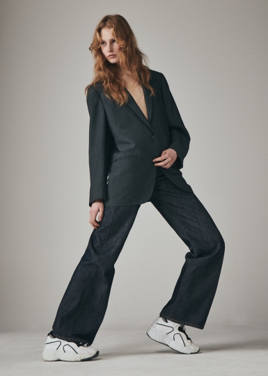 And we start 2020 with introducing the very cute Levi Achthoven, captured by Jesper de Boer, hair and make-up by Emma de Boer 