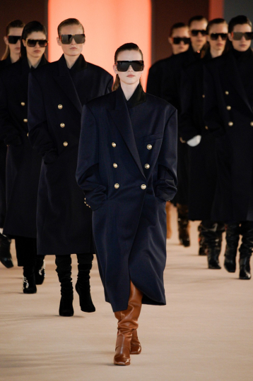 Very nice show opening Liselotte Claerhoudt for Balmain Fall 2020 RTW 