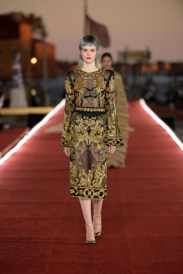 Liselotte Clearhoudt for Dolce &Gabbana Alta Moda show Fall 2021 in Venice 