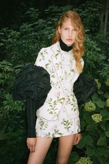 La bella Levi Achthoven for Giambasttista  Valli Winter 2021/2022 by Pierre-Ange Carlotti 