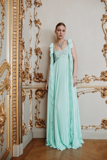 La bella Demy for Monique Lhuillier Fall 2022 Ready-to Wear 