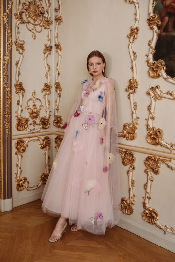 La bella Demy for Monique Lhuillier Fall 2022 Ready-to Wear 